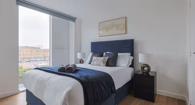 Onsite Gym | Roof Terrace | Free Parking | Balcony | 3 mins walk to train station