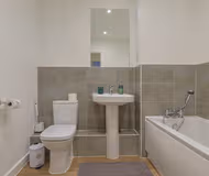 Onsite Gym | Roof Terrace | Free Parking | Balcony | 3 mins walk to train station