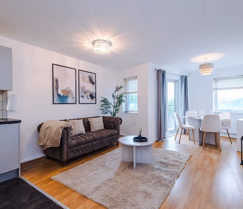 listing-1689860948679388902-0