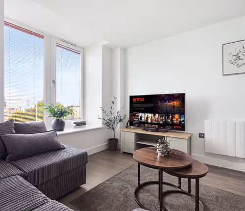 Comfortable Stay | Fast Wi-Fi | Near Train Station