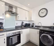 Comfortable Stay | Fast Wi-Fi | Near Train Station