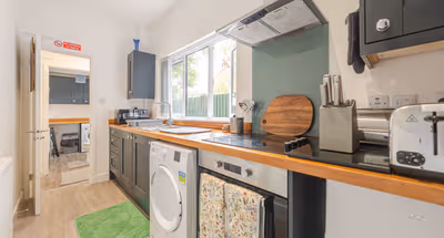 The Landmark: Comfy 2BR Home in Rugby | Sleeps 5