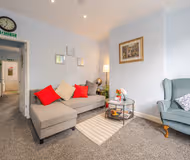 The Landmark: Comfy 2BR Home in Rugby | Sleeps 5