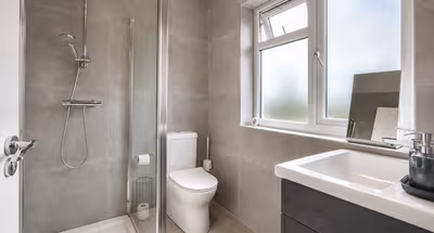 Spacious 3BR Flat Sleeps 7 in Greenford