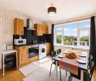 Spacious 3BR Flat Sleeps 7 in Greenford