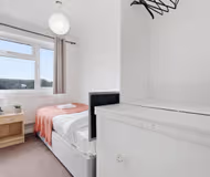 Bright 3-Bedroom House | Driveway & Garden