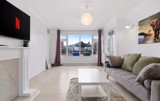 Bright 3-Bedroom House | Driveway & Garden