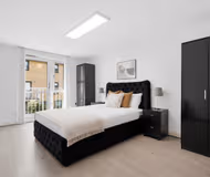 West Thurrock 4-Bed Townhouse for Work & Families