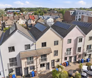 West Thurrock 4-Bed Townhouse for Work & Families