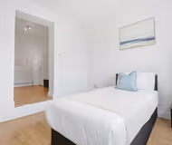 Spacious 4BR House | Walk to Dagenham Heathway