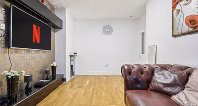 Spacious 4BR House | Walk to Dagenham Heathway