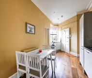 listing-1759477807851457696-7
