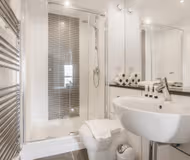 listing-1755713099730671370-6