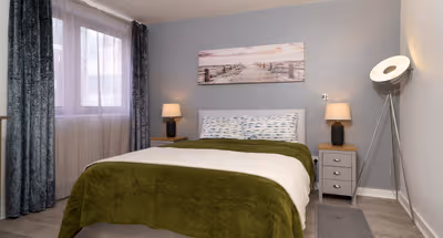 Ocean Wharf Apartment