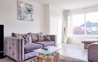 Contemporary 3BR Home 2 Baths, Garden & Drive