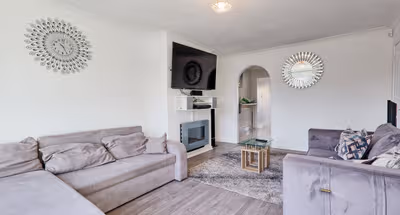 listing-1570425854300393148-2
