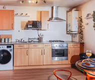 listing-1574044345536837427-3