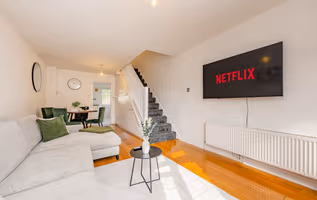 *Stylish* 2BR Home | Sleeps 4 | Free Parking