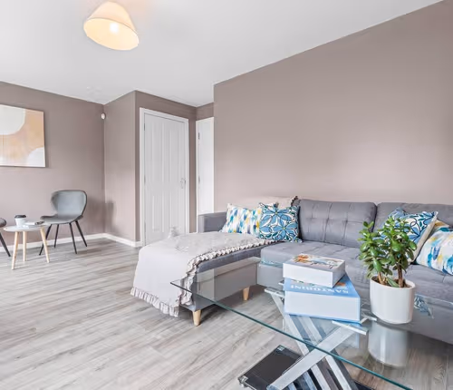 listing-1407907299940150914-0