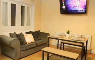 The Coventry House Sleeps 9 | Free Parking