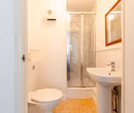 Lakeside 2BR | 2 Baths | Parking | Sleeps 6