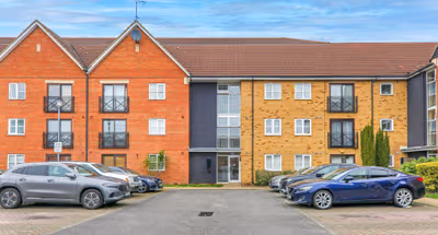 Lakeside 2BR | 2 Baths | Parking | Sleeps 6