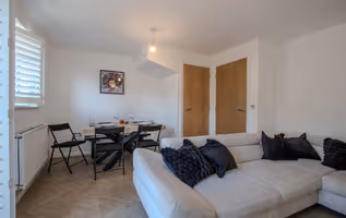 Modern 2-Bed House In Swinton - Private Parking