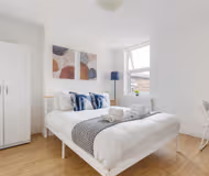 Spacious 5-Bedroom Family House near Stratford
