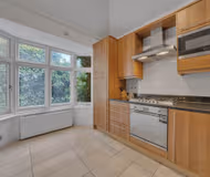 listing-1701559278471614374-5