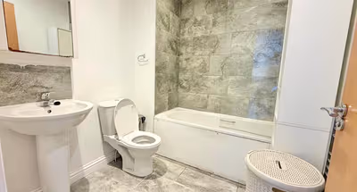 Modern 4BR Home in Grays