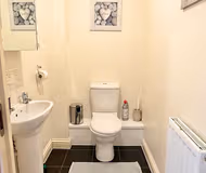Modern 4BR Home in Grays