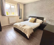 Modern 4BR Home in Grays