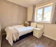 Modern 4BR Home in Grays