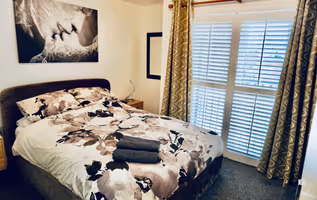 Modern Haydock 2BR | Gated Parking | Near Liverpool