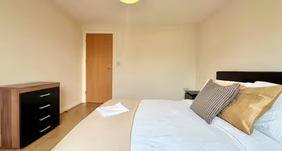 Modern 4-Bedroom House | Families & Contractors