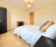 Modern 4-Bedroom House | Families & Contractors