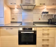 Modern 4-Bedroom House | Families & Contractors