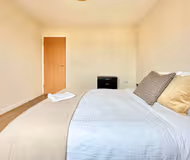 Modern 4-Bedroom House | Families & Contractors