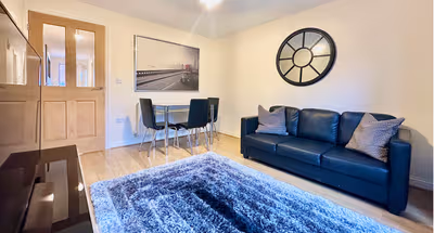 Modern 4-Bedroom House | Families & Contractors