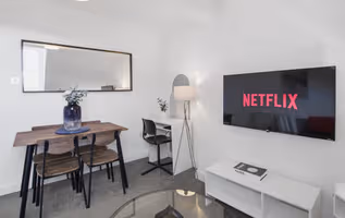 The Loft Apartment | Quays & Docks | Free Parking