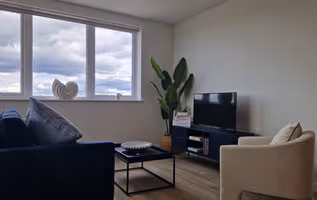 2 bed, free parking, Staines, Heathrow Airport