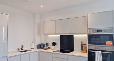 2 bed, free parking, Staines, Heathrow Airport