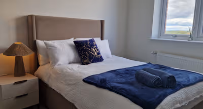 2 bed, free parking, Staines, Heathrow Airport