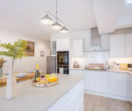 4 Bedroom House - Sleeps 8 - Close to City Centre with Free Parking, Fast Wifi and Smart TV with Virgin TV and Netflix
