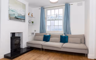 Cheltenham: 2 Bed Home•Work or Leisure•Sleeps 6