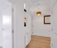 Free Parking | Private Balcony | 9 mins HP Studios