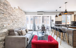 Chic Côte d’Azur Escape with Terrace Steps from the Croisette