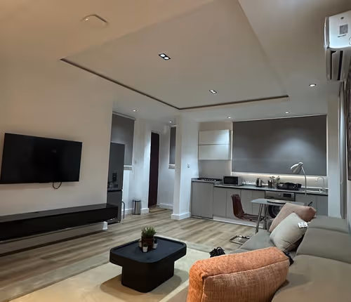 listing-1612628935696813758-0