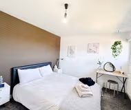 Spacious 4BR House, Sleeps 9, Free Parking, Contractor Stay
