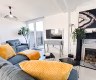 Spacious 4BR House, Sleeps 9, Free Parking, Contractor Stay